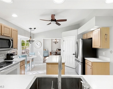 8320 Mystic Greens Way - Photo Thumbnail 16