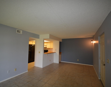 915 Sonesta Avenue Ne - Photo Thumbnail 2