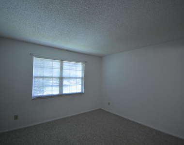 915 Sonesta Avenue Ne - Photo Thumbnail 5