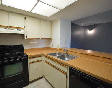 915 Sonesta Avenue Ne - Photo Thumbnail 3