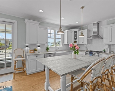 1730 Rue Mirador - Photo Thumbnail 7
