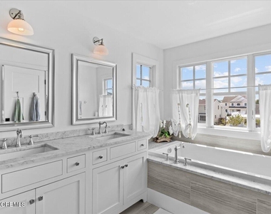 1730 Rue Mirador - Photo Thumbnail 35