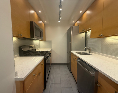 420 East 79th Street - Photo Thumbnail 7