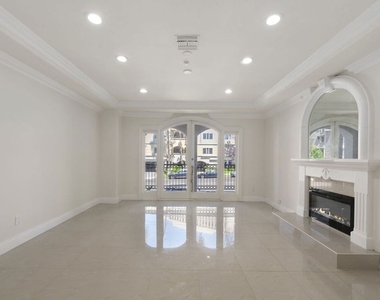 11952 Montana Avenue - Photo Thumbnail 1