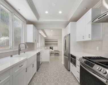 11952 Montana Avenue - Photo Thumbnail 5
