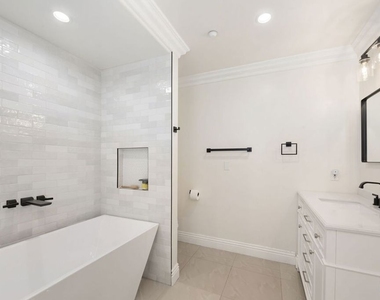 11952 Montana Avenue - Photo Thumbnail 22