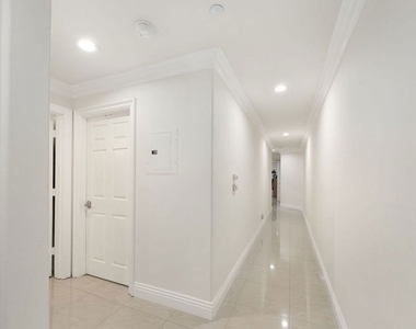 11952 Montana Avenue - Photo Thumbnail 11
