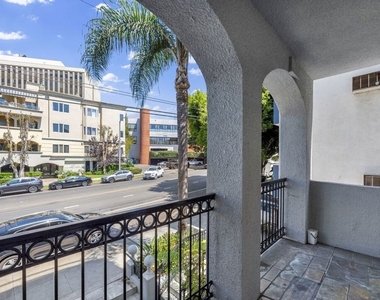 11952 Montana Avenue - Photo Thumbnail 2
