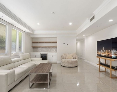 11952 Montana Avenue - Photo Thumbnail 10