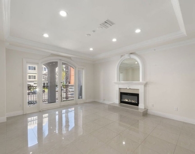11952 Montana Avenue - Photo Thumbnail 3