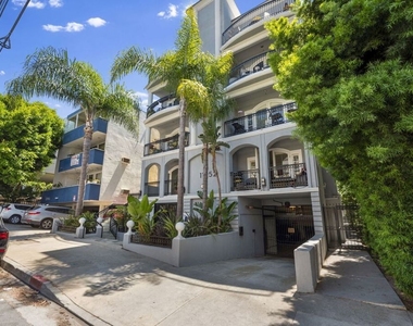 11952 Montana Avenue - Photo Thumbnail 24