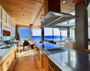 24826 Malibu Road - Photo Thumbnail 12