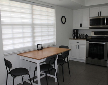 3507 Oaks Way - Photo Thumbnail 5