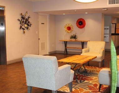 3507 Oaks Way - Photo Thumbnail 3