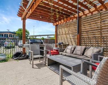 909 Reinli St - Photo Thumbnail 12