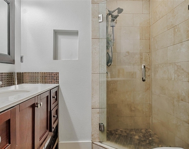 909 Reinli St - Photo Thumbnail 8
