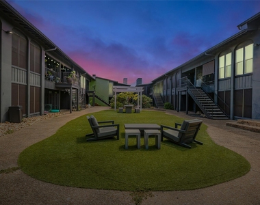 909 Reinli St - Photo Thumbnail 14