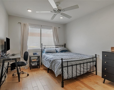 909 Reinli St - Photo Thumbnail 11