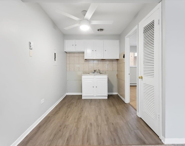 6256 W 64th Place - Photo Thumbnail 11