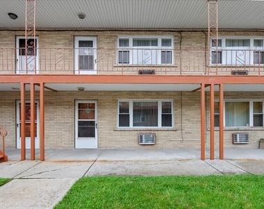 6256 W 64th Place - Photo Thumbnail 2