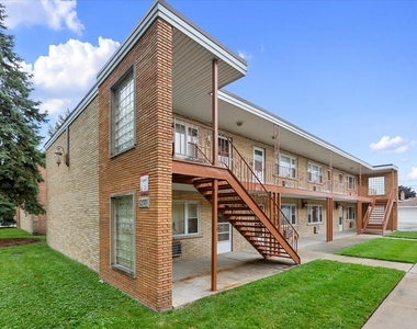 6256 W 64th Place - Photo Thumbnail 1