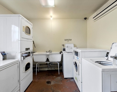 6256 W 64th Place - Photo Thumbnail 17