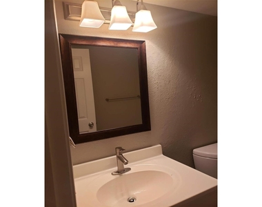 1212 Hampshire Ln - Photo Thumbnail 18