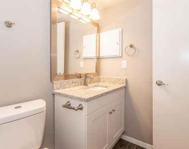 1212 Hampshire Ln - Photo Thumbnail 30