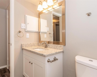 1212 Hampshire Ln - Photo Thumbnail 35
