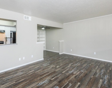 1212 Hampshire Ln - Photo Thumbnail 21