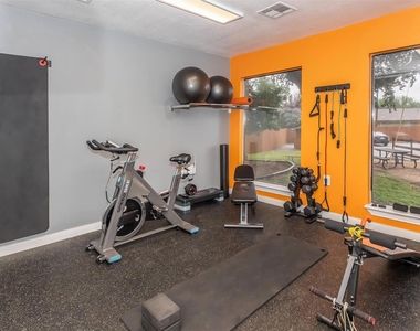 1212 Hampshire Ln - Photo Thumbnail 34