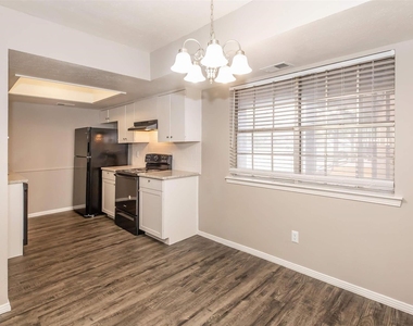 1212 Hampshire Ln - Photo Thumbnail 25