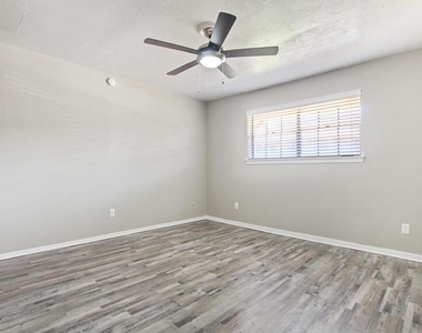 1212 Hampshire Ln - Photo Thumbnail 1
