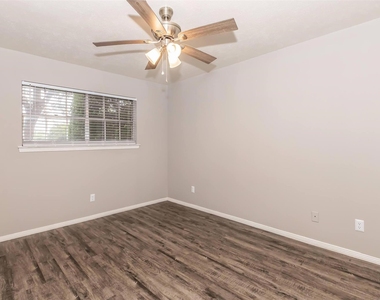 1212 Hampshire Ln - Photo Thumbnail 31