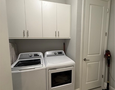 2543 Seychelles Drive - Photo Thumbnail 15