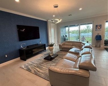 2543 Seychelles Drive - Photo Thumbnail 4