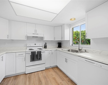 849 Palm View Drive - Photo Thumbnail 9