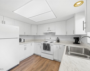 849 Palm View Drive - Photo Thumbnail 10