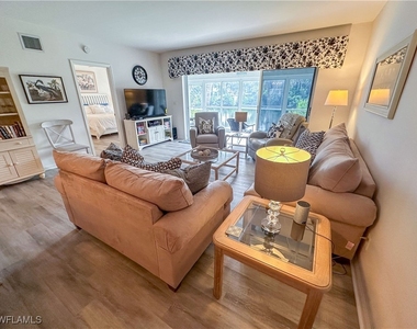 4240 Lake Forest Drive - Photo Thumbnail 6