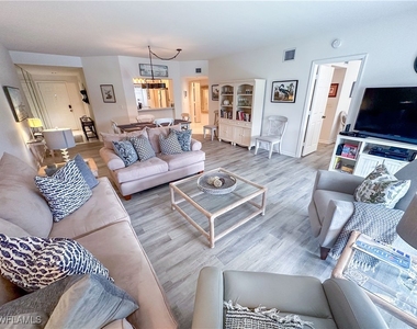 4240 Lake Forest Drive - Photo Thumbnail 8