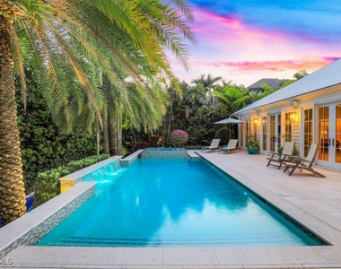 154 4th Avenue N - Photo Thumbnail 1