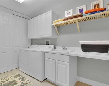 6413 Legacy Circle - Photo Thumbnail 27