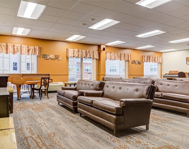 195 Pleasant St - Photo Thumbnail 9