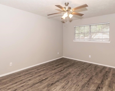 1212 Hampshire Ln - Photo Thumbnail 26