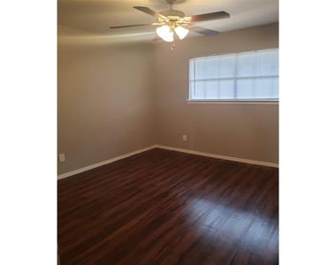 1212 Hampshire Ln - Photo Thumbnail 15