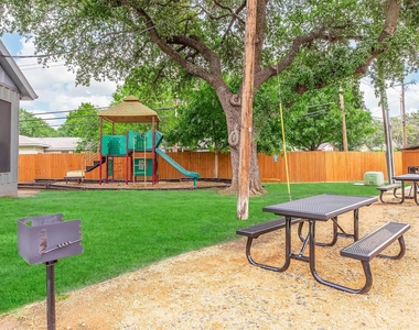 1212 Hampshire Ln - Photo Thumbnail 43