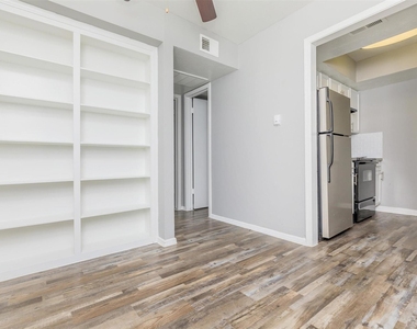 1212 Hampshire Ln - Photo Thumbnail 16