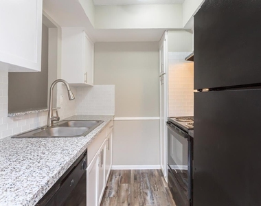 1212 Hampshire Ln - Photo Thumbnail 23