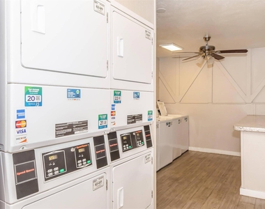 1212 Hampshire Ln - Photo Thumbnail 27
