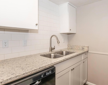 1212 Hampshire Ln - Photo Thumbnail 23